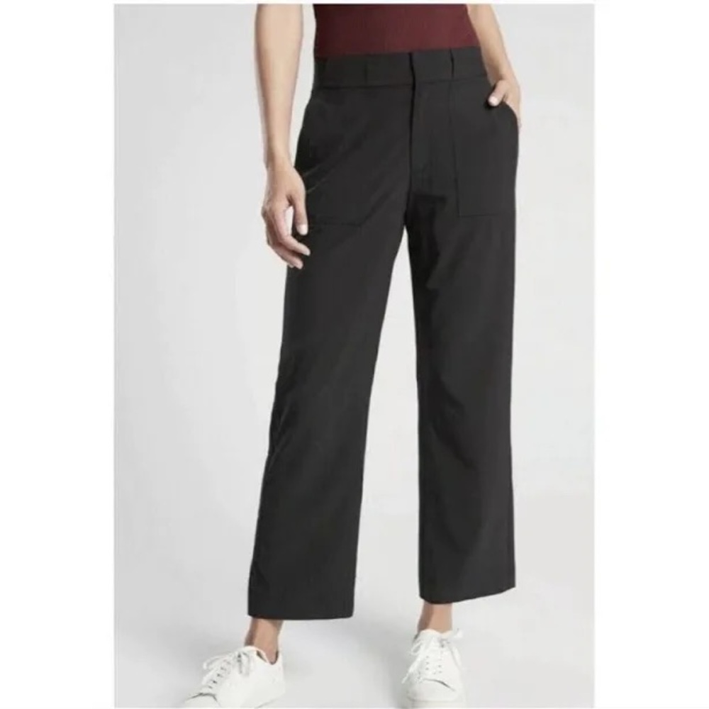 Athleta Tribeca Utility Crop
